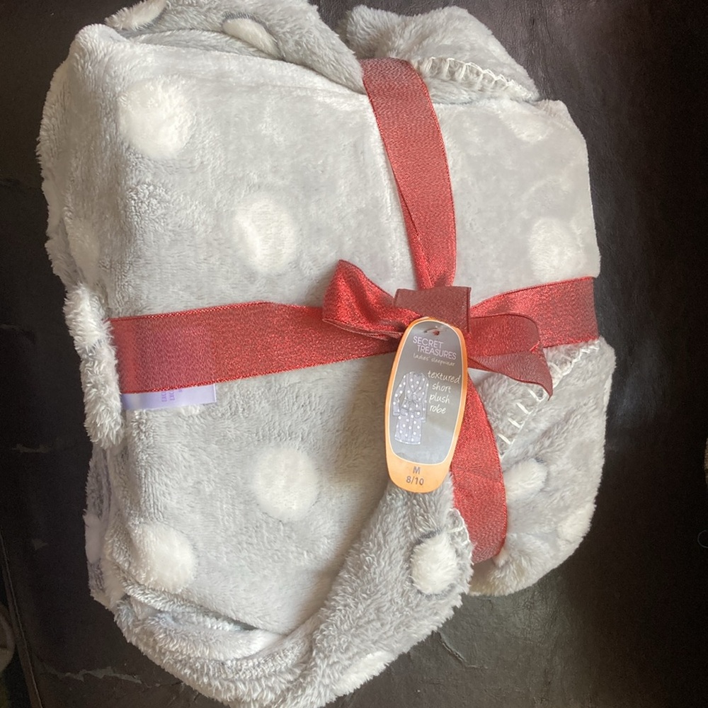 Secret Treasures textured plus robe